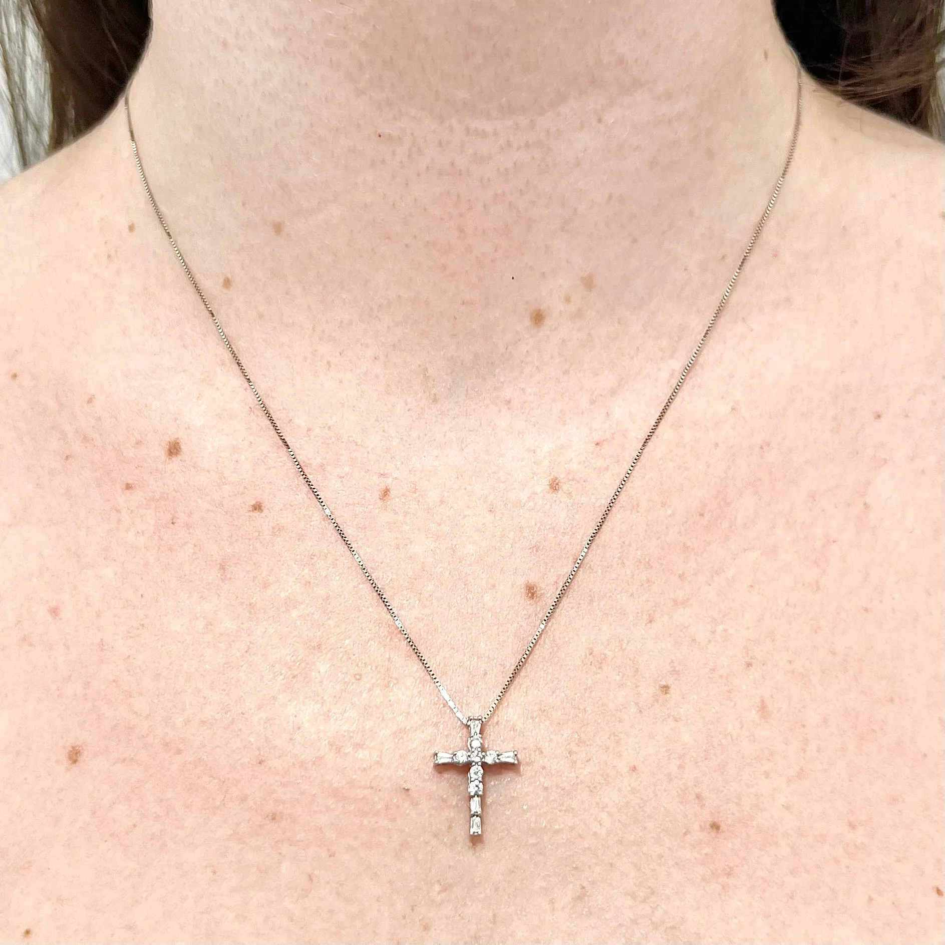 14 Karat White Gold 0.25 Carat Diamond Cross Pendant Necklace
