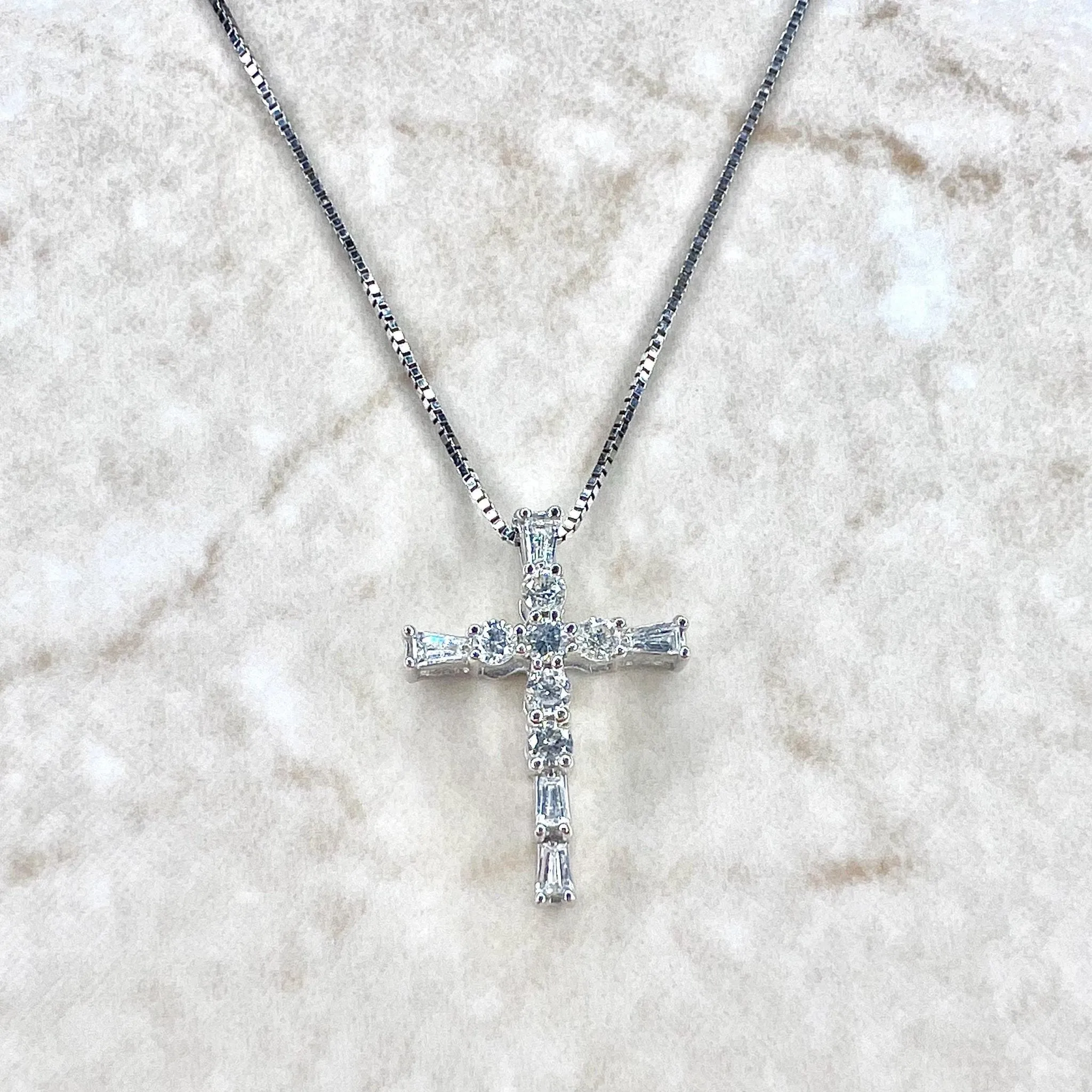 14 Karat White Gold 0.25 Carat Diamond Cross Pendant Necklace
