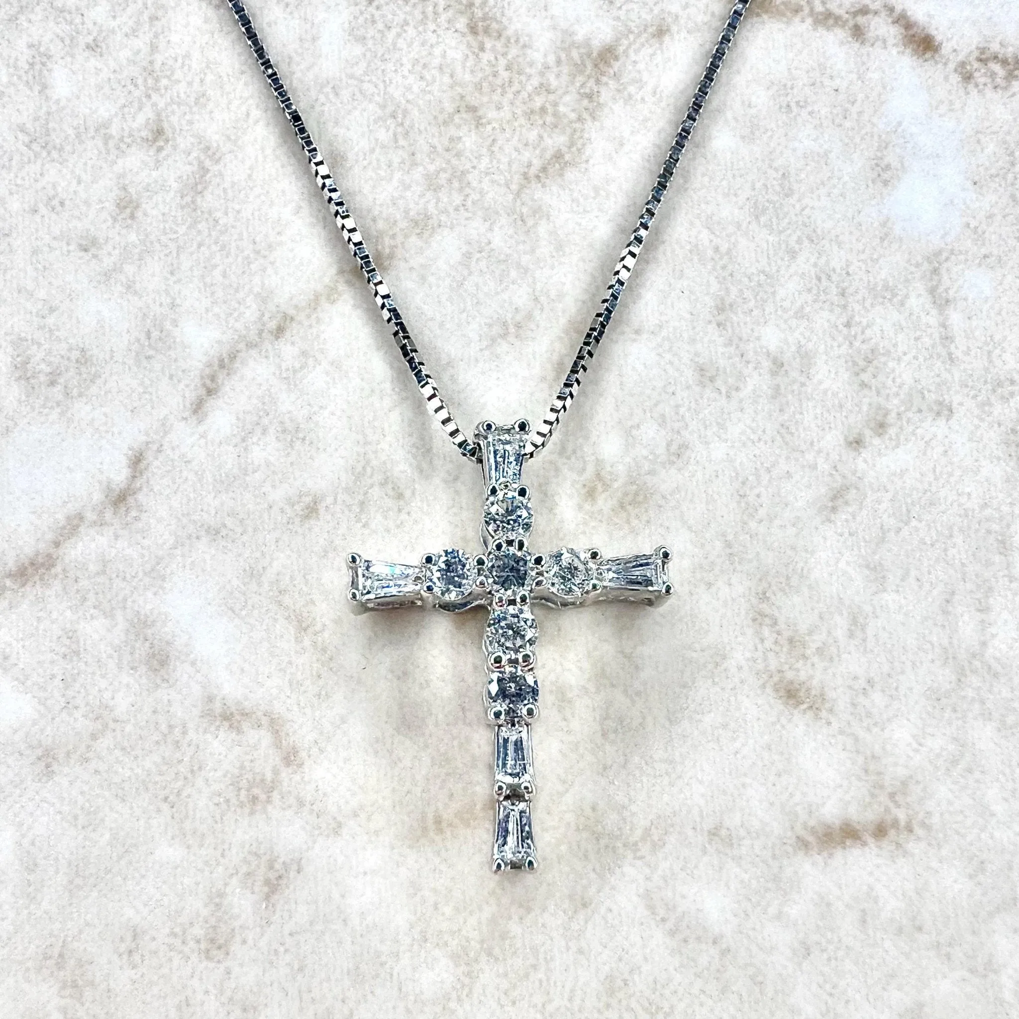 14 Karat White Gold 0.25 Carat Diamond Cross Pendant Necklace