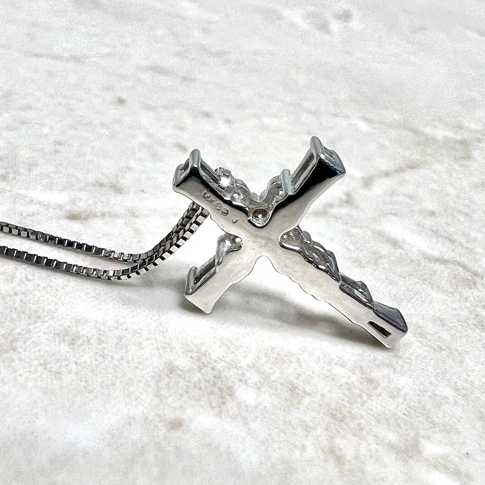 14 Karat White Gold 0.25 Carat Diamond Cross Pendant Necklace