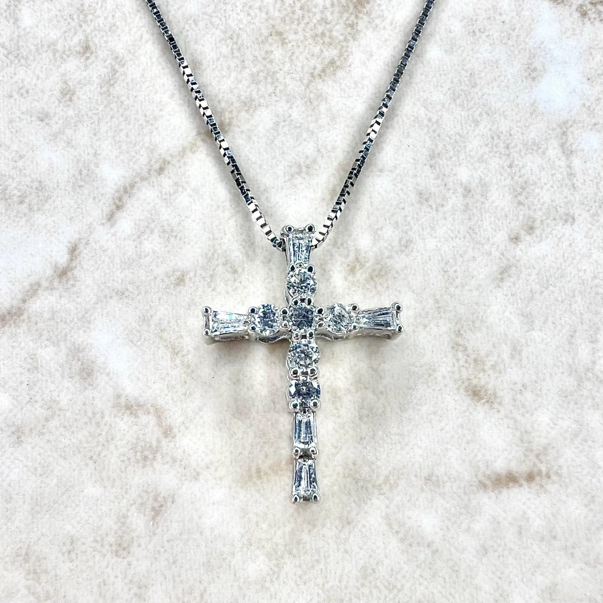 14 Karat White Gold 0.25 Carat Diamond Cross Pendant Necklace