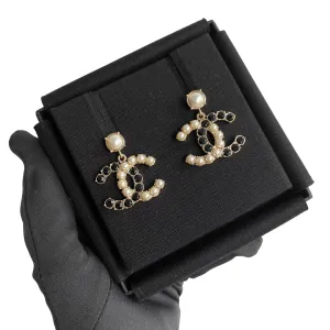 20B Black and White Crystal Pearl CC Dangle Earrings