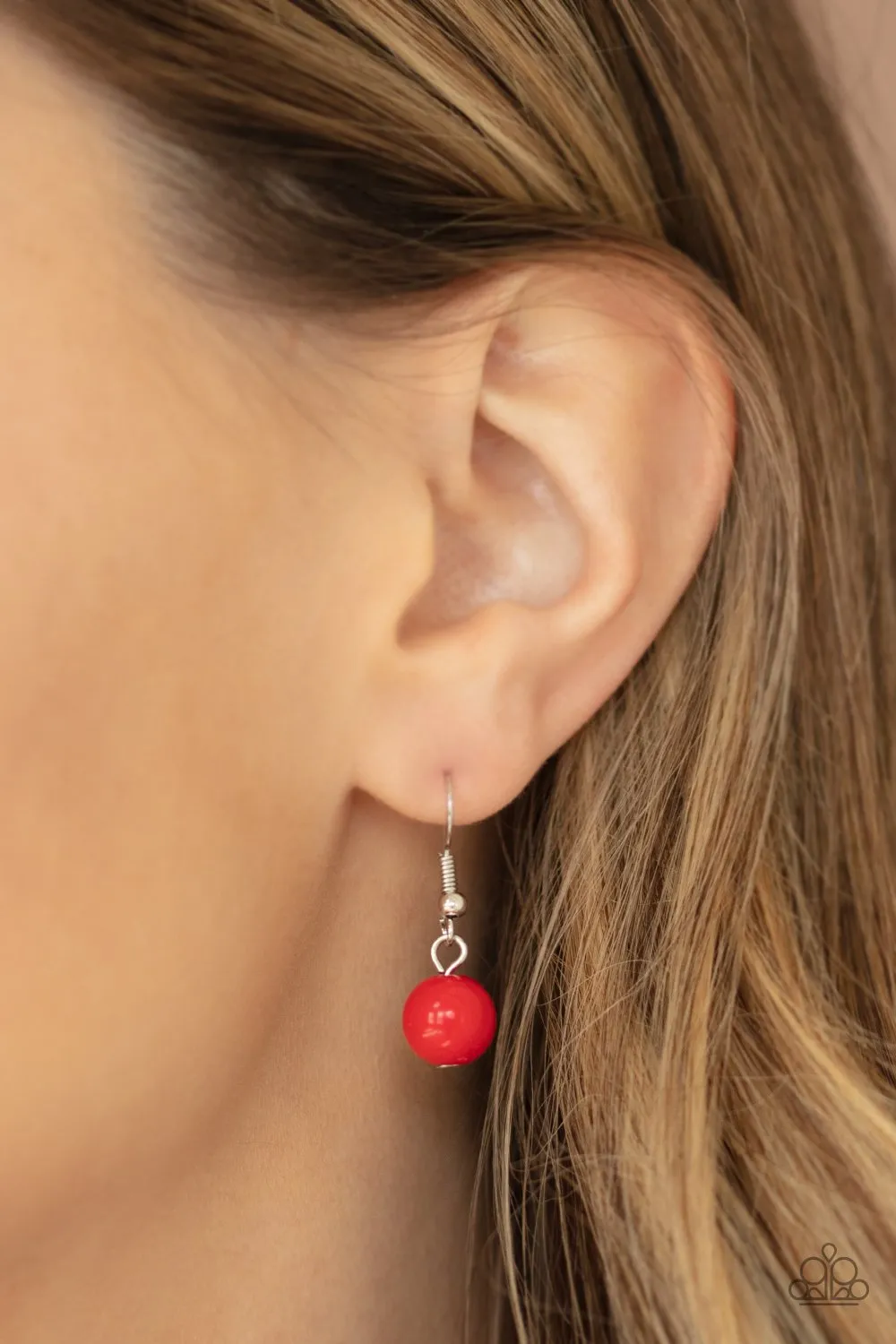 A La Vogue Red Necklace