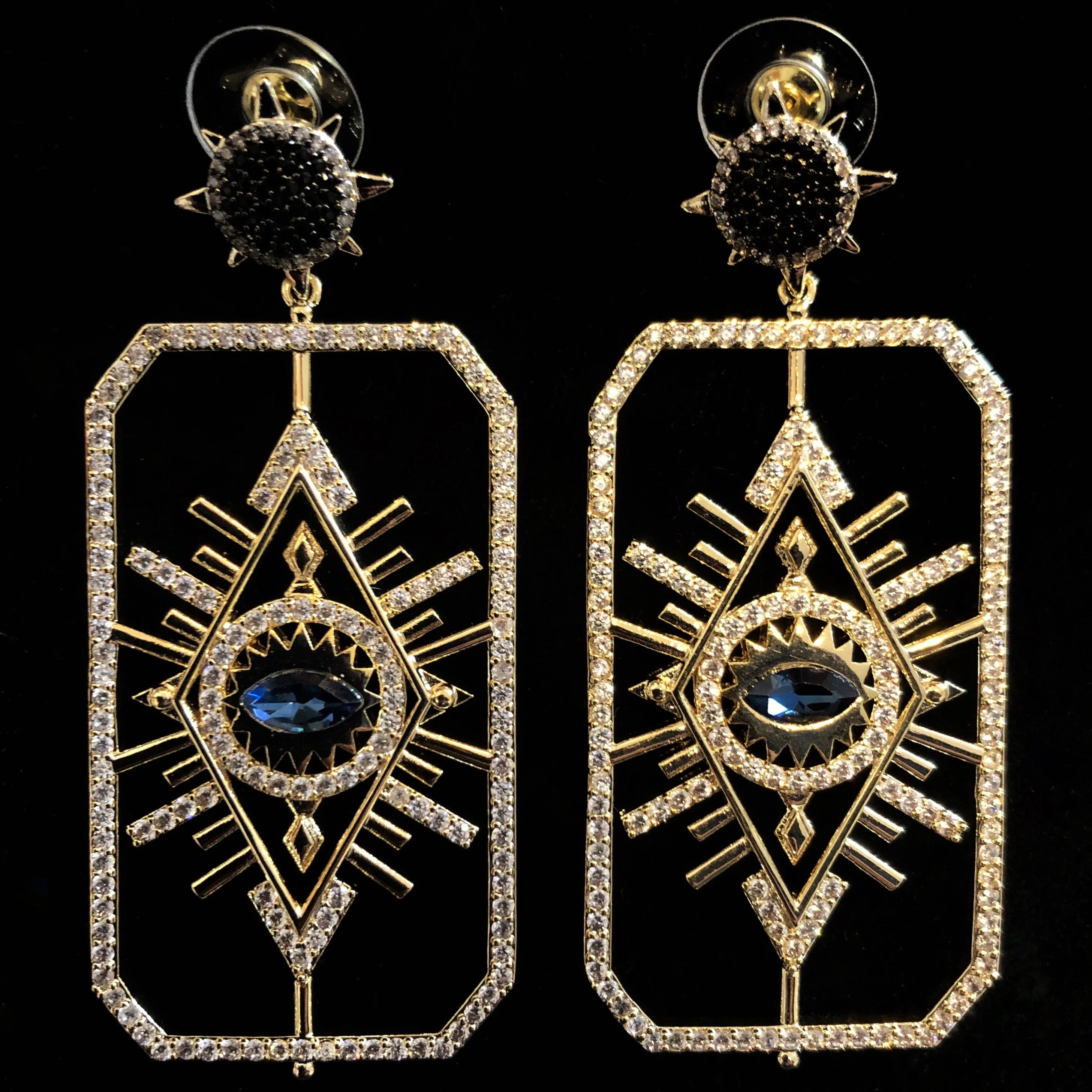 A QUALITY PAIR OF RECTANGULAR TITANIUM EYE EARRINGS