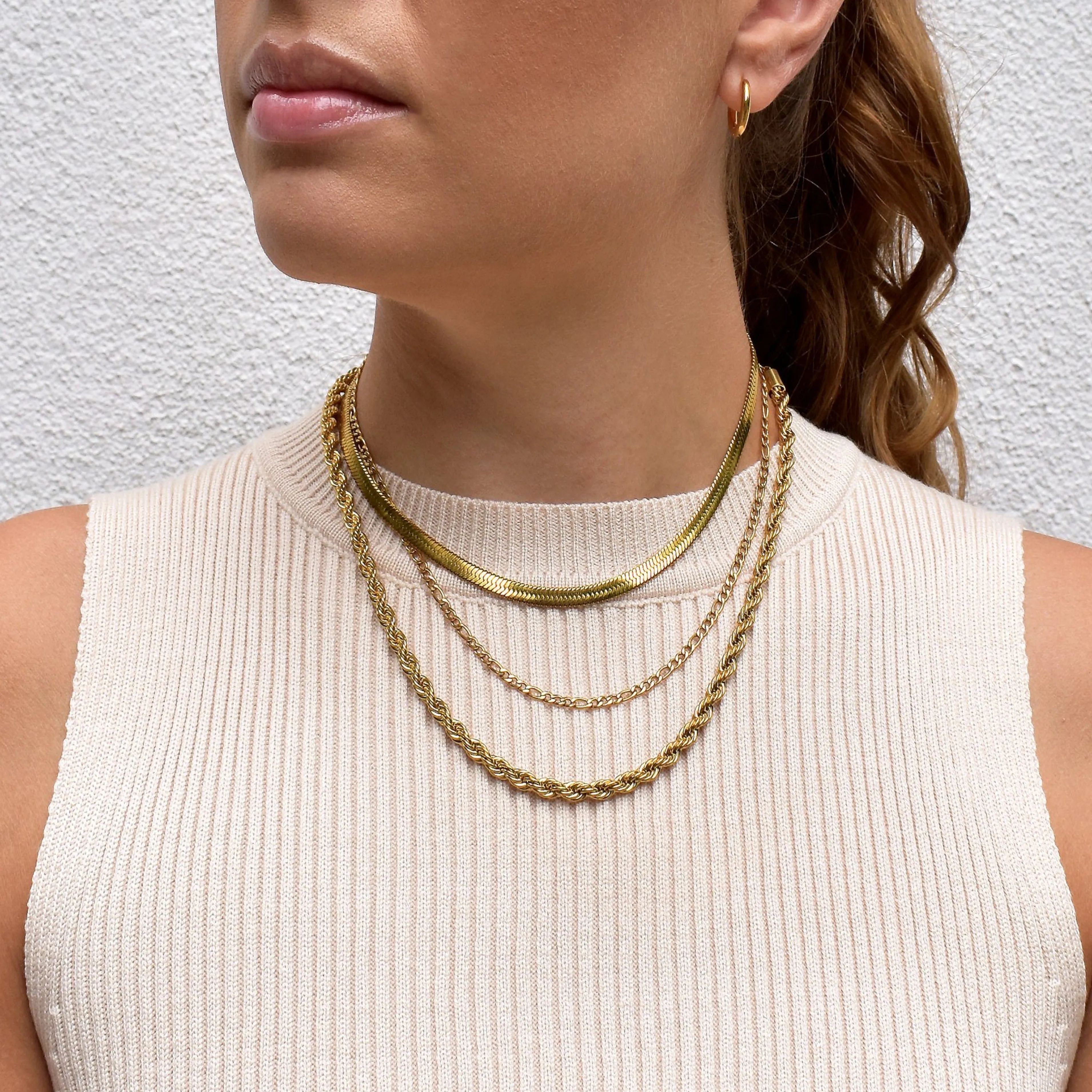 BOBBI DAINTY GOLD FIGARO CHAIN NECKLACE