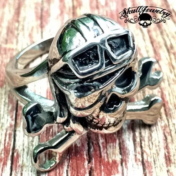 Bonneville Bomber - Skull Ring with Wrench, Goggles and an Eye Patch (282)