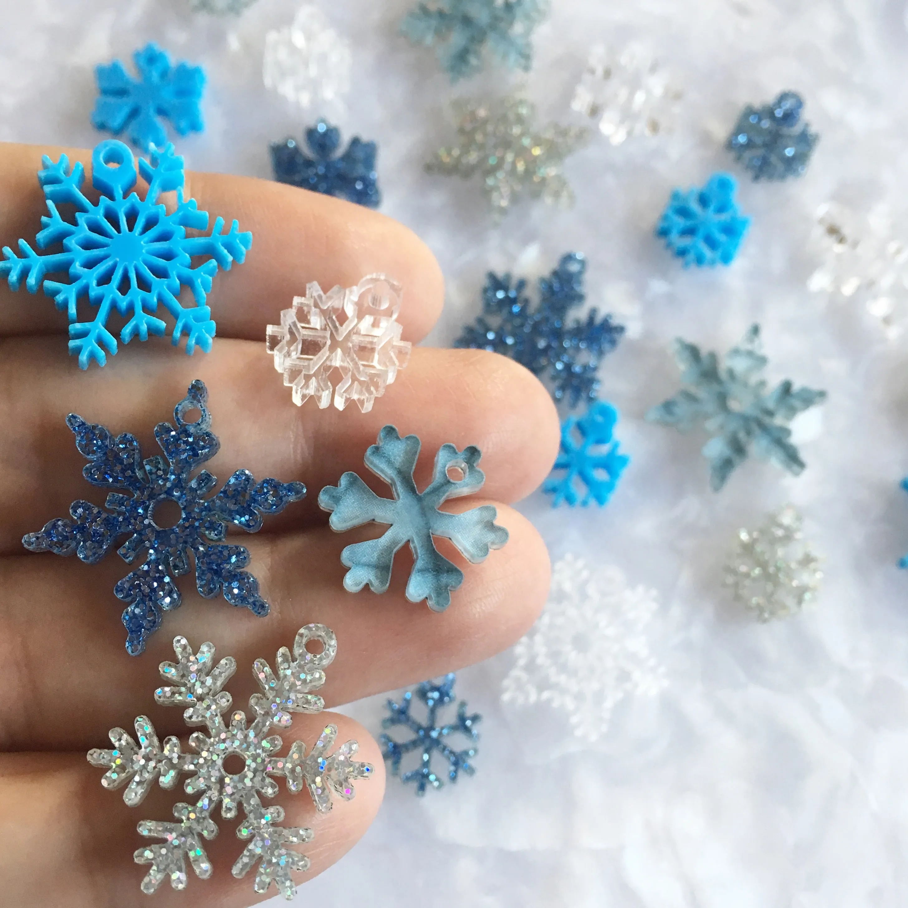 Christmas Snowflakes Charms / 10 Pieces, 15-20mm