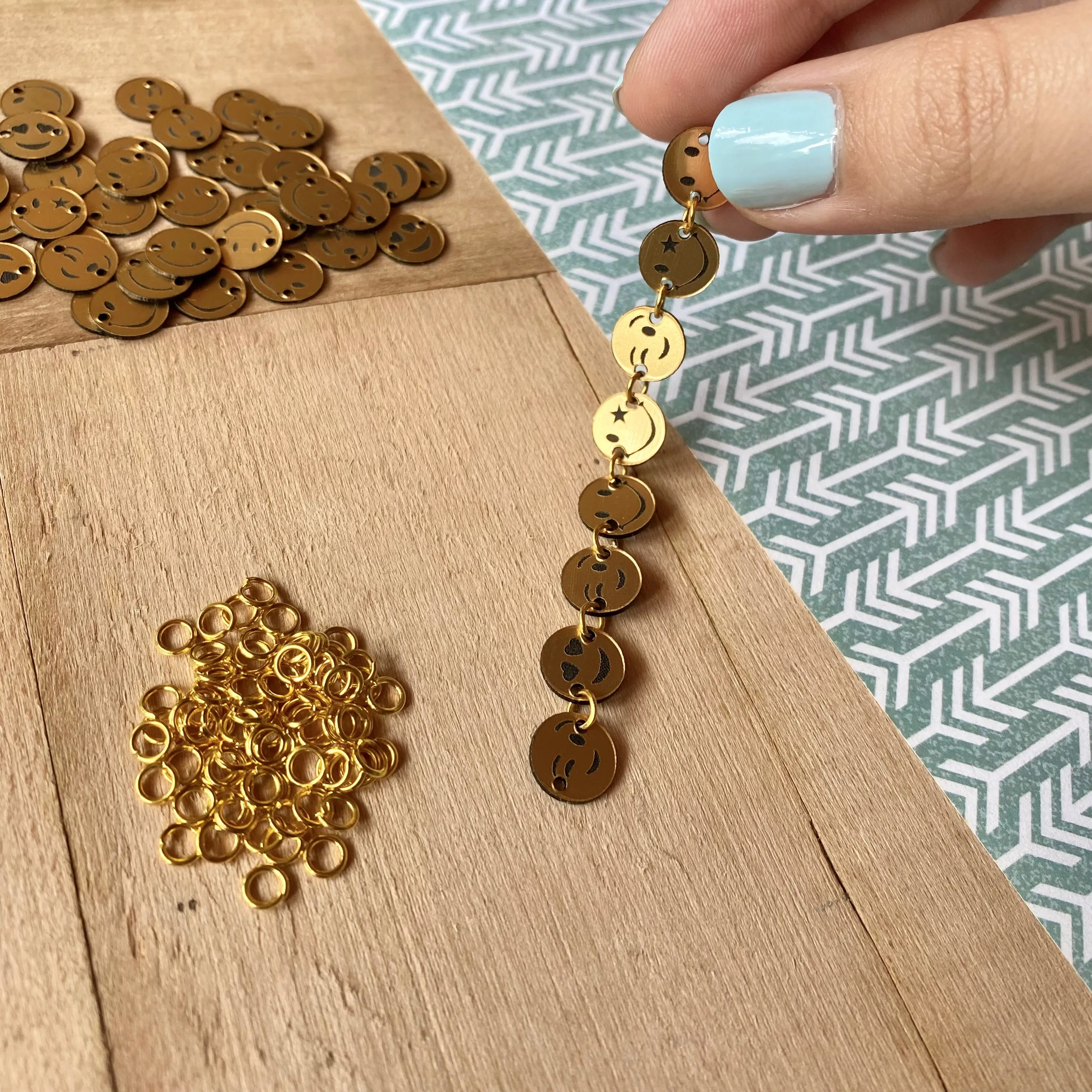 Emoji faces connectors / 25 Pieces, 10mm