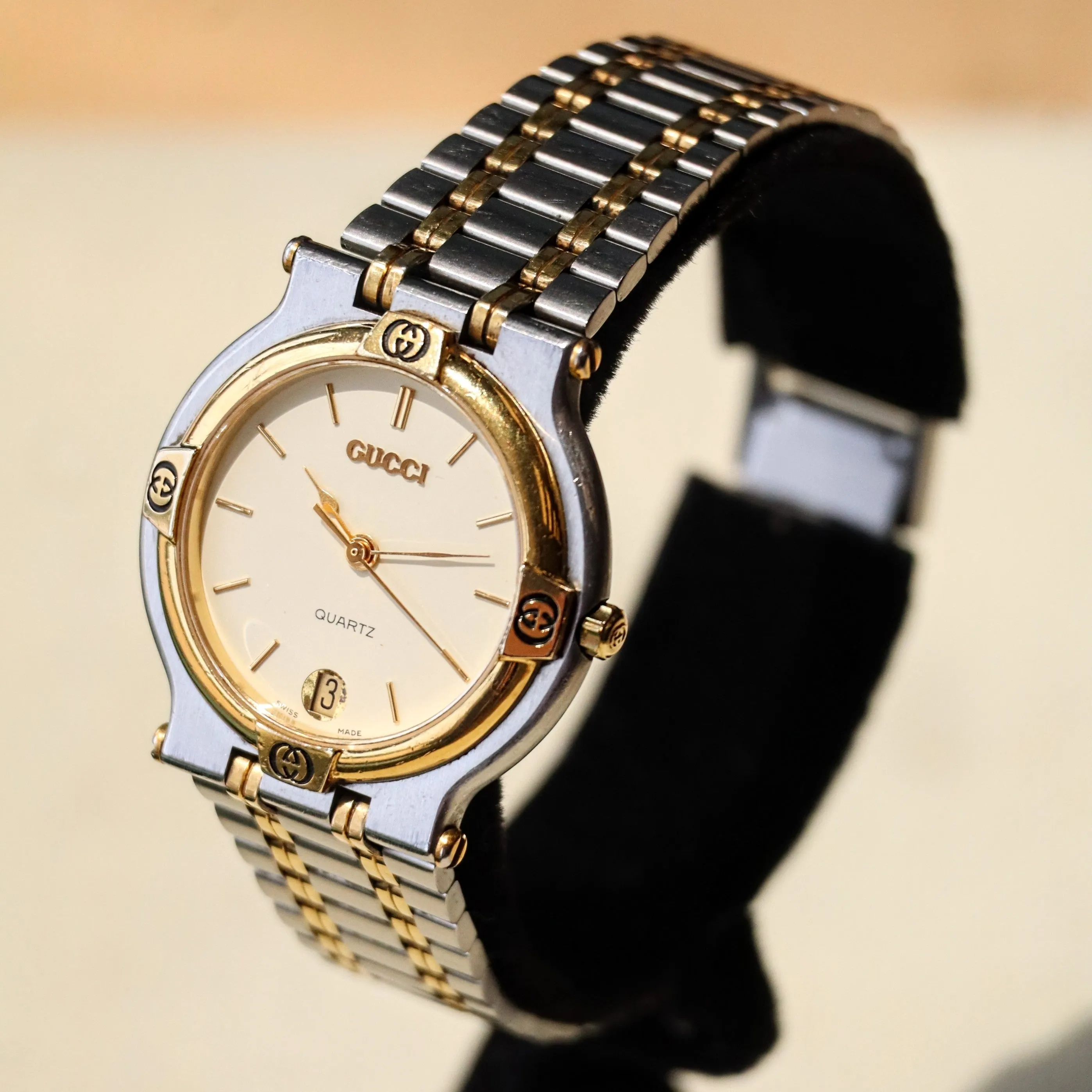 GUCCI 9000M Watch Date Indicator Two-Tone Case & Bracelet Swiss Made Quartz Wristwatch