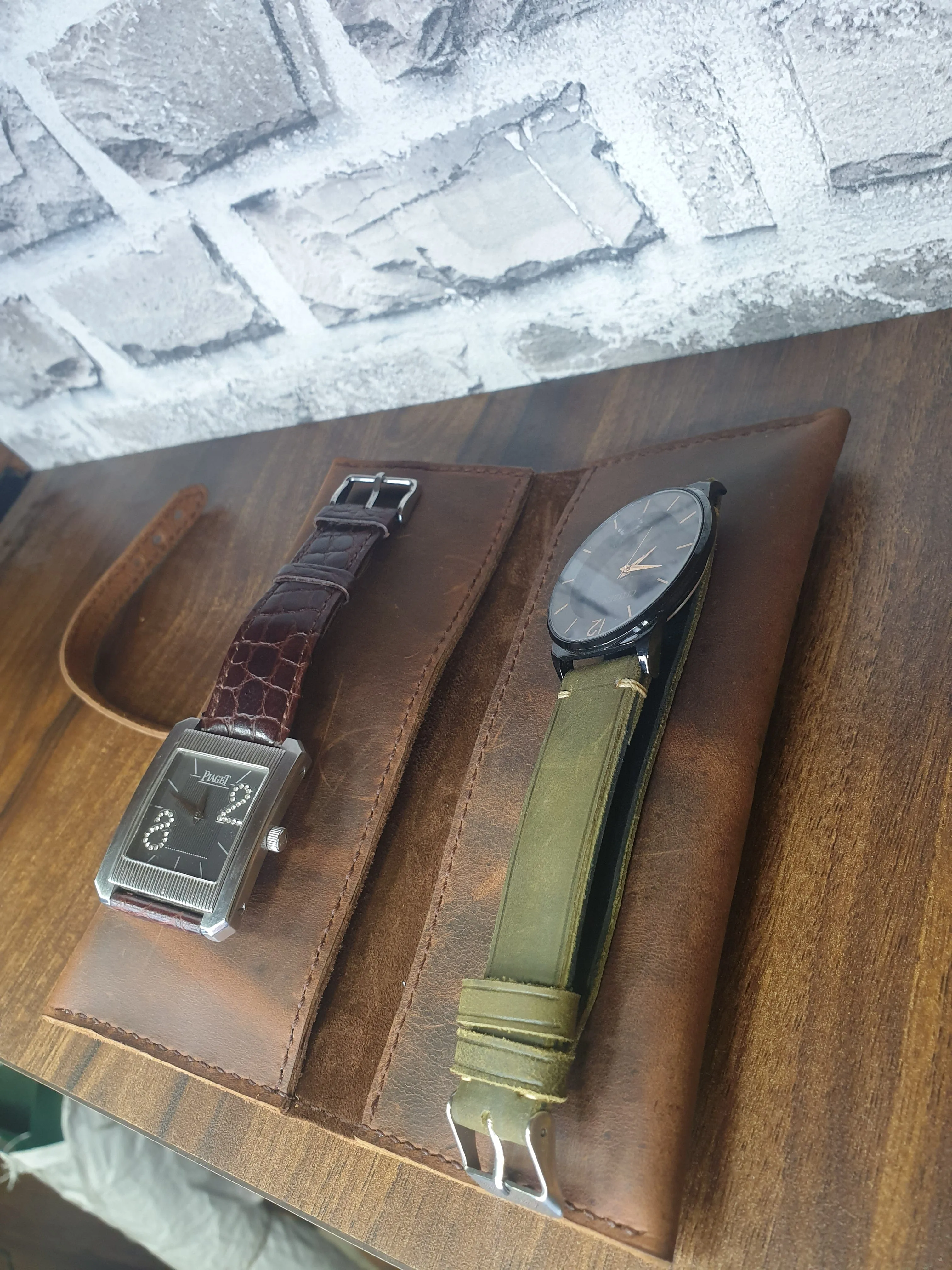 Handmade leather watch case