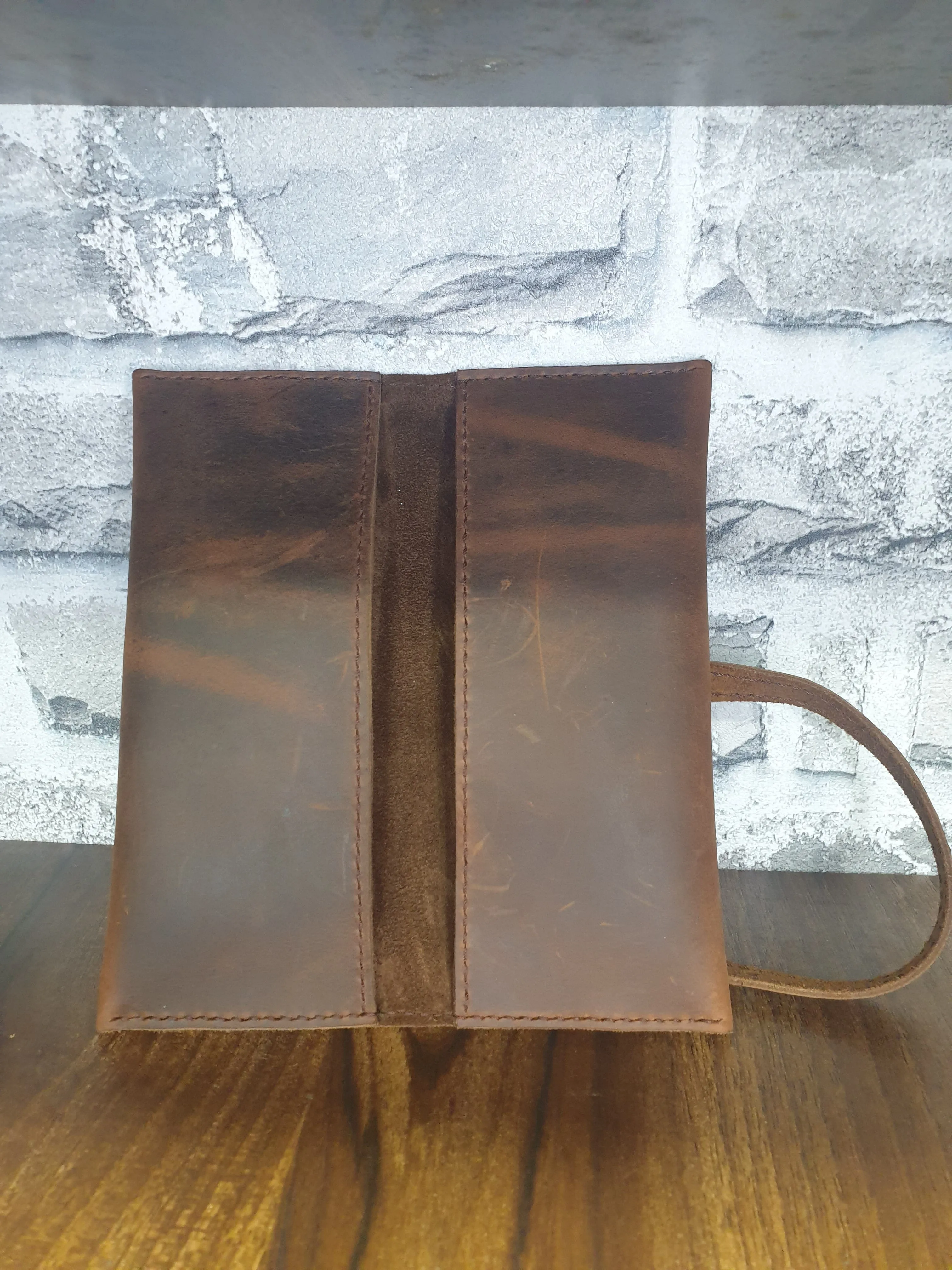Handmade leather watch case