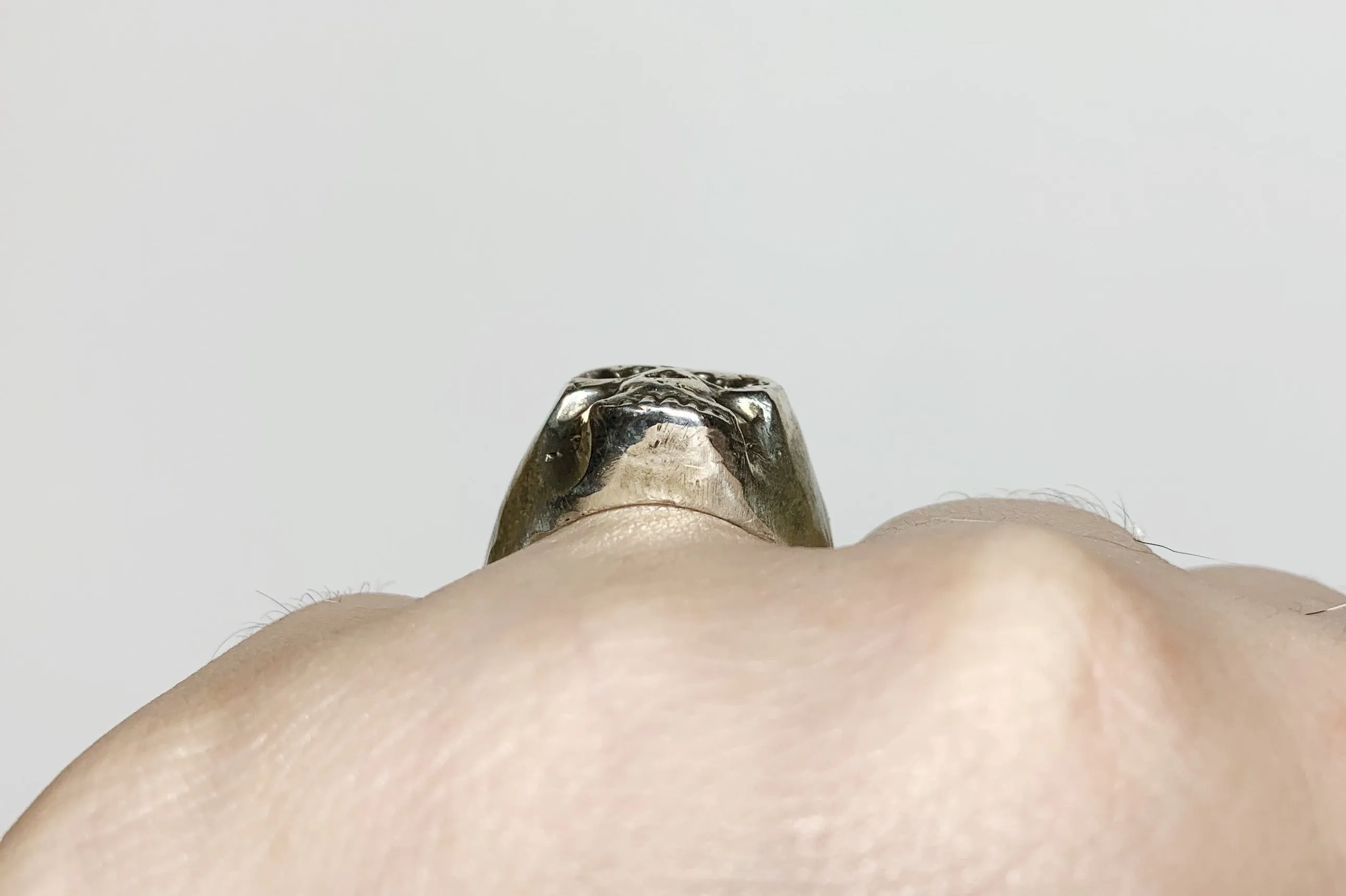 Heart Eyes Skull Ring