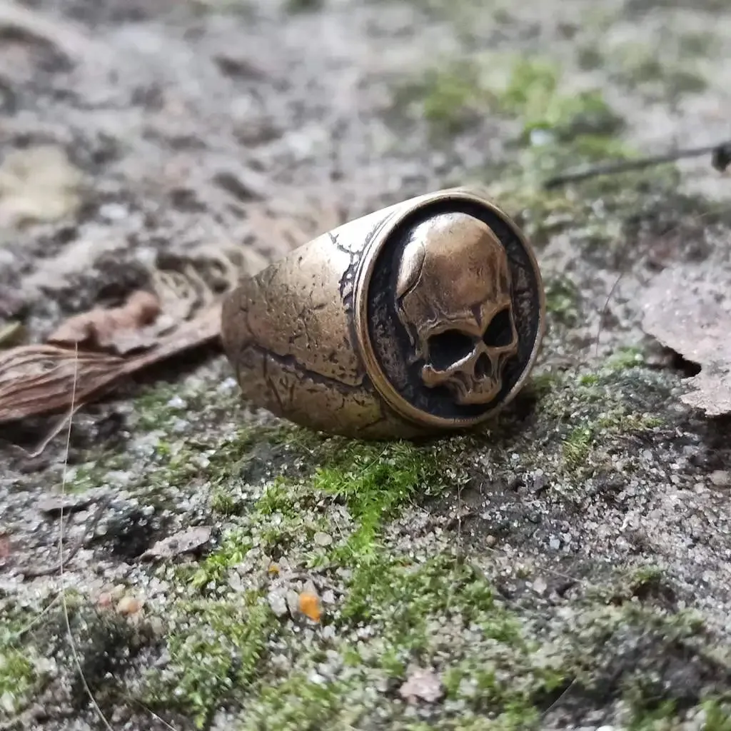 Human skull signet bronze ring