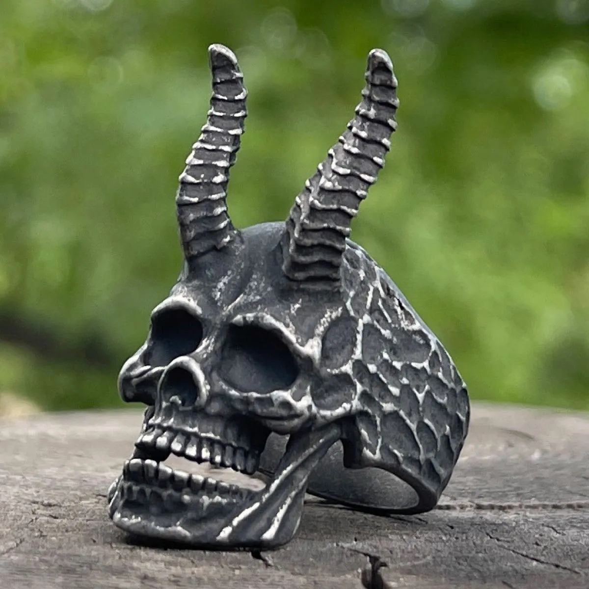 I Worship Chaos - Big Skull Ring w/ Horns (#683)