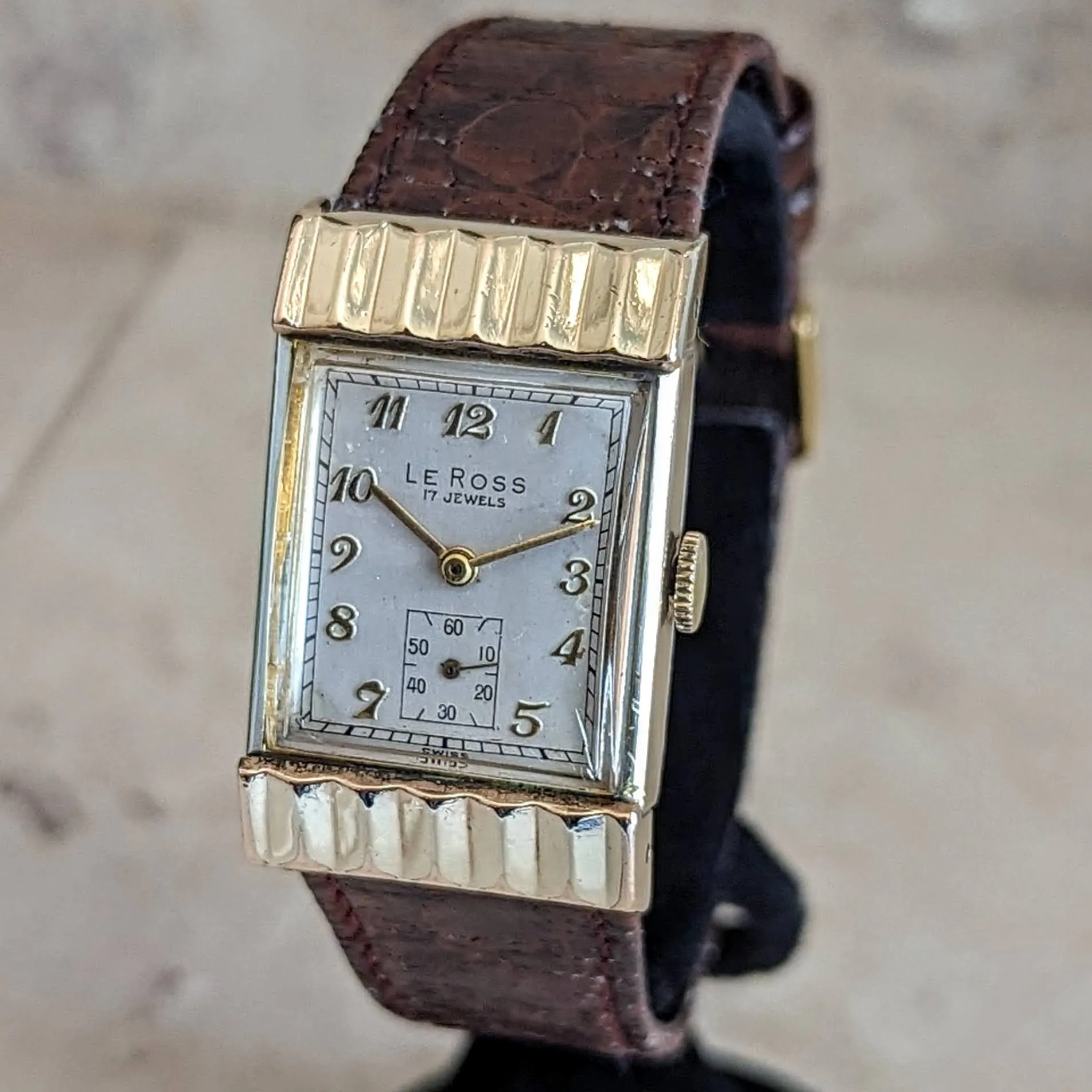 Le Ross Vintage Wristwatch by SHRIRO Watch Inc. 17 Jewels Swiss Made