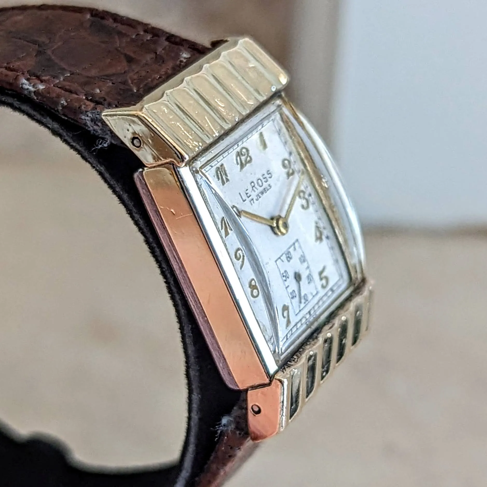 Le Ross Vintage Wristwatch by SHRIRO Watch Inc. 17 Jewels Swiss Made