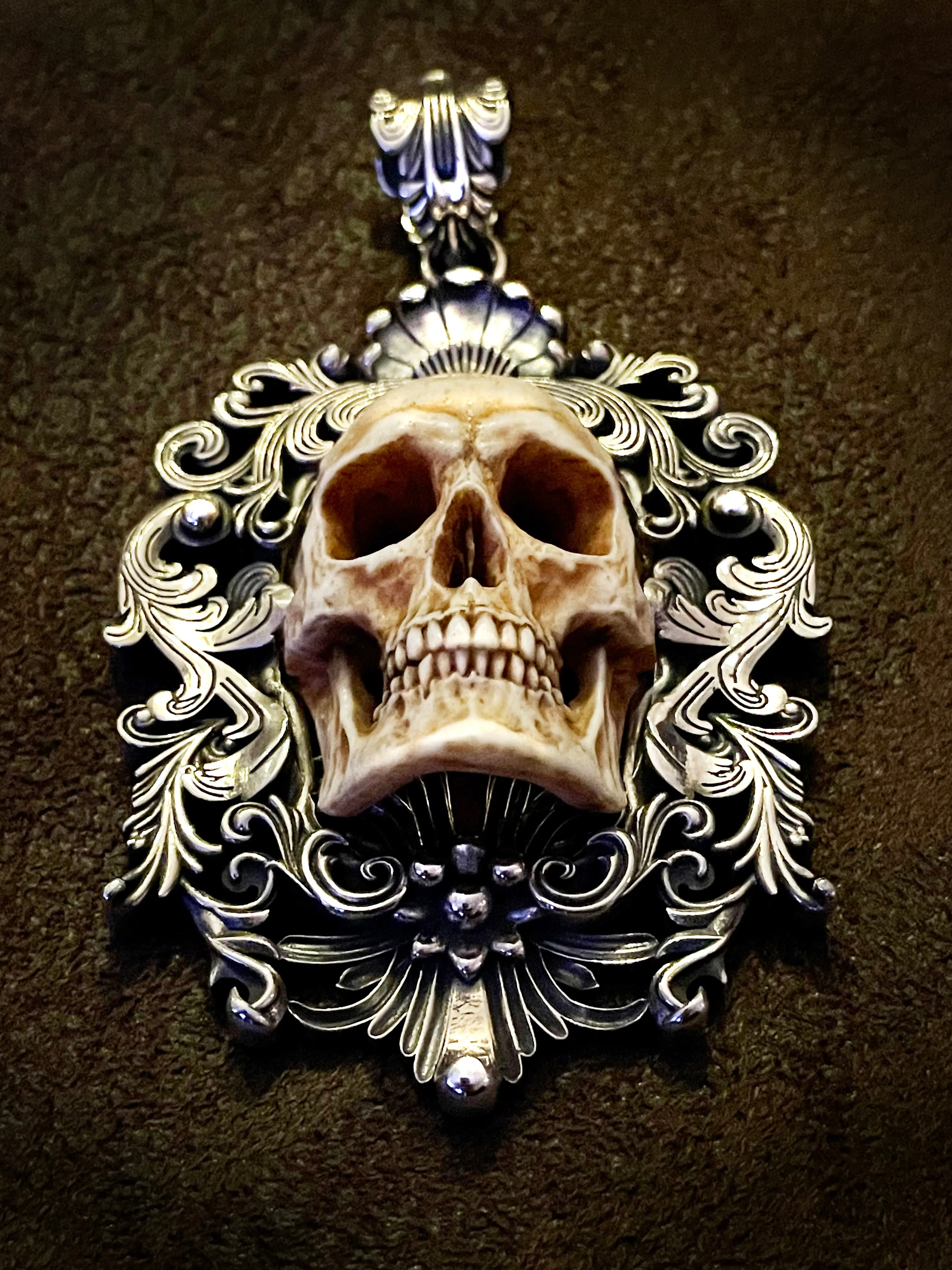 Mirror of Mortis Skull Necklace Set