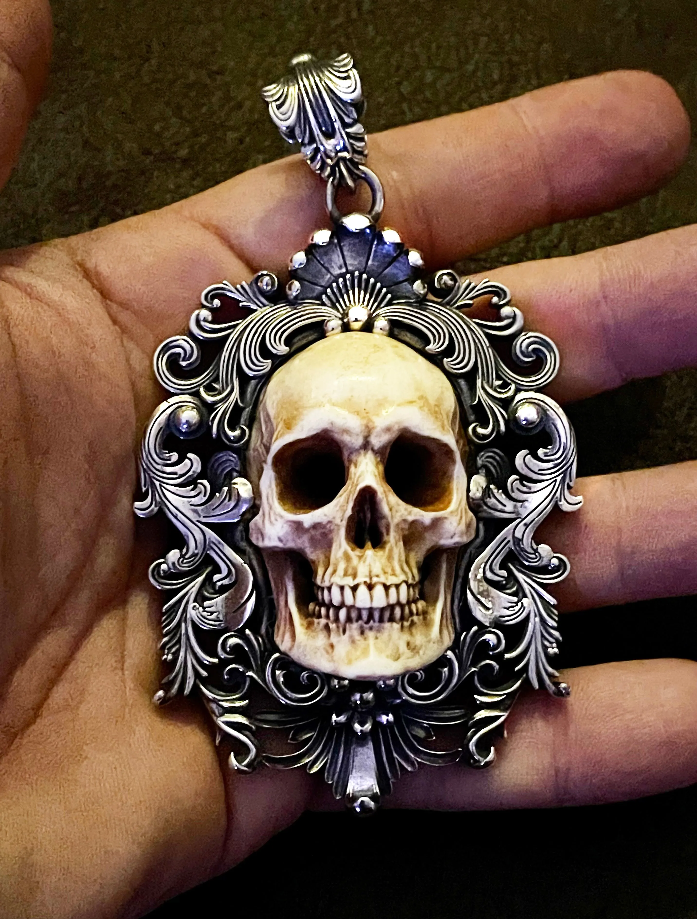 Mirror of Mortis Skull Necklace Set