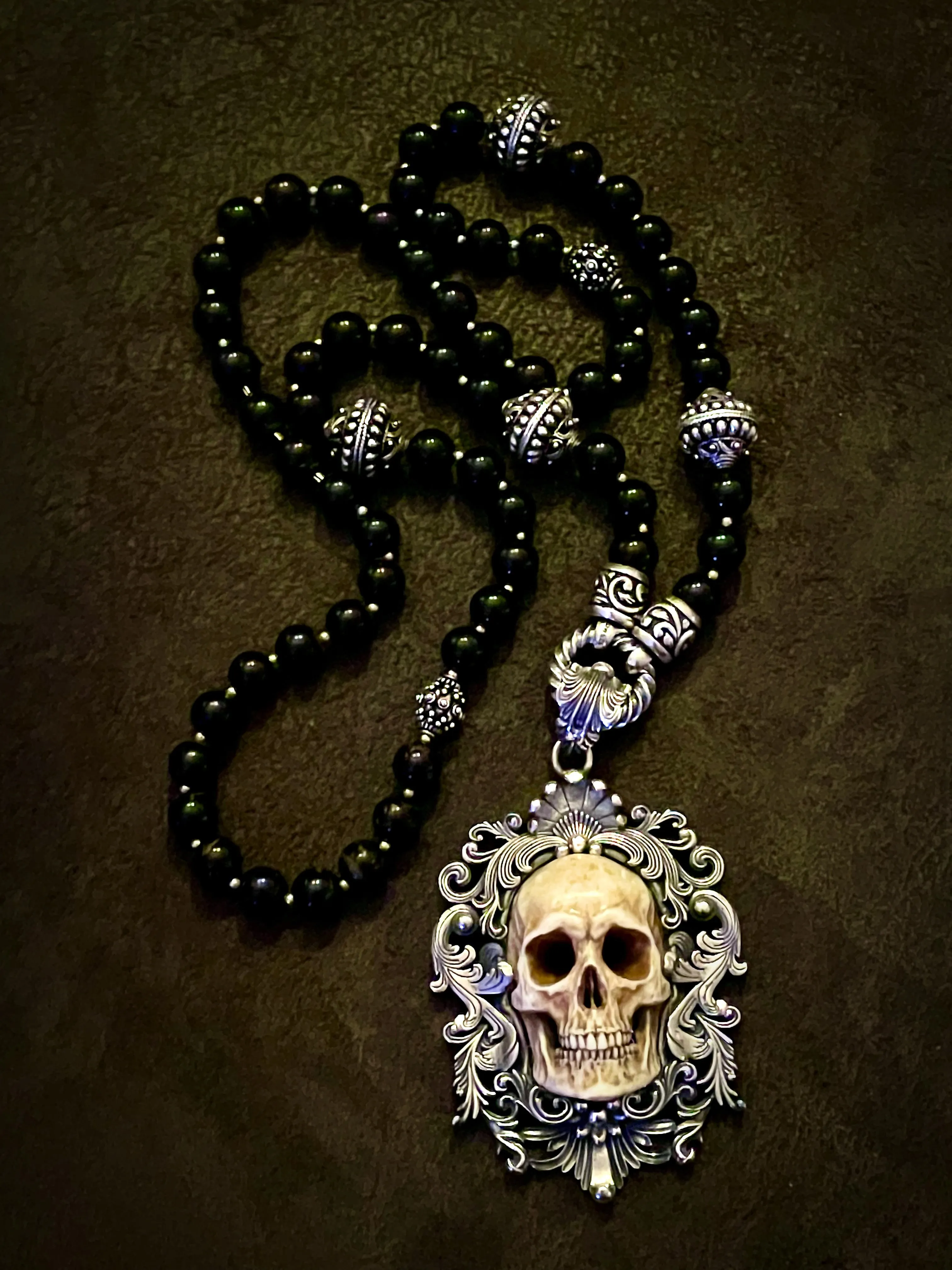 Mirror of Mortis Skull Necklace Set