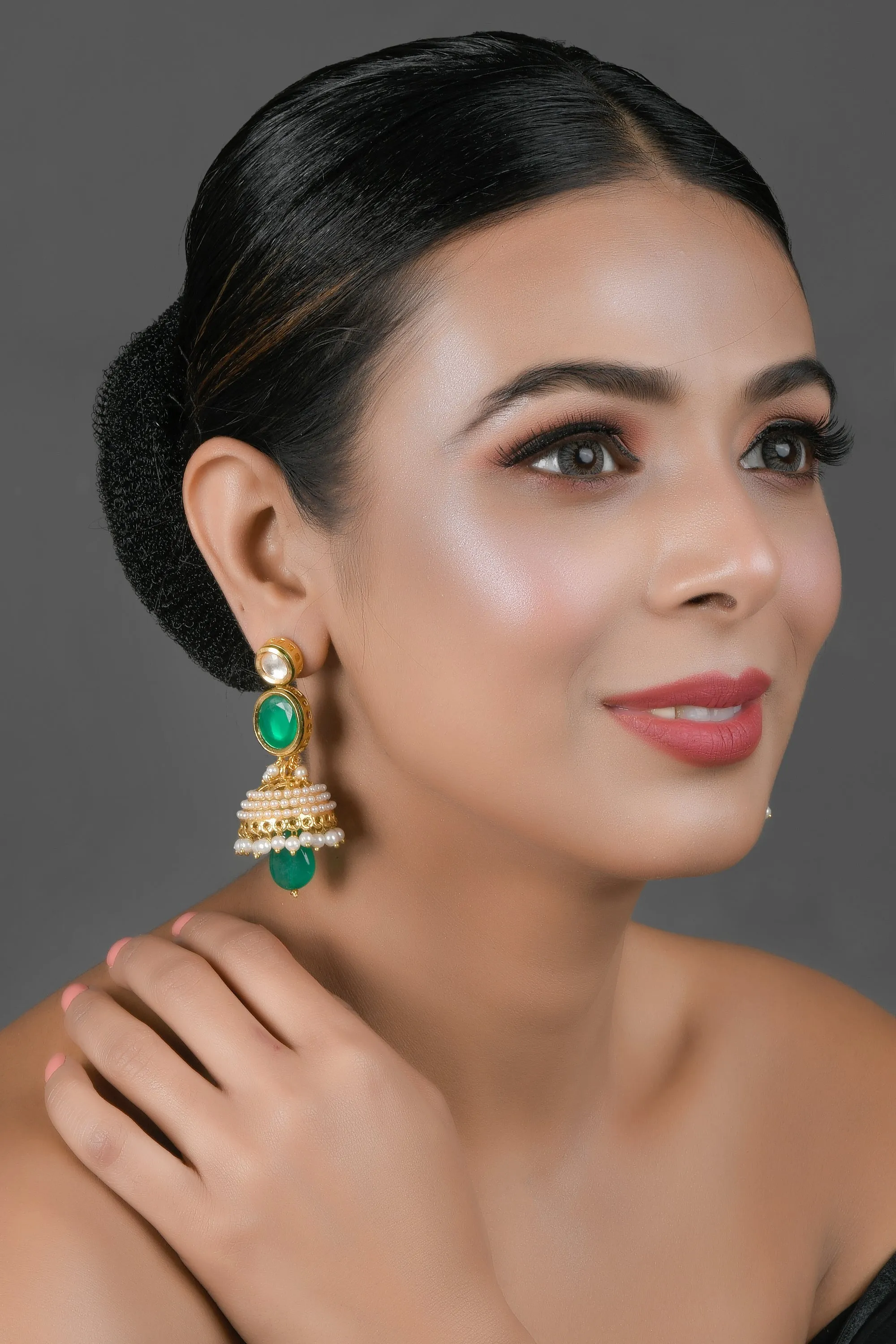 Pearl Beaded Green Circular Shaped Kundan Earrings