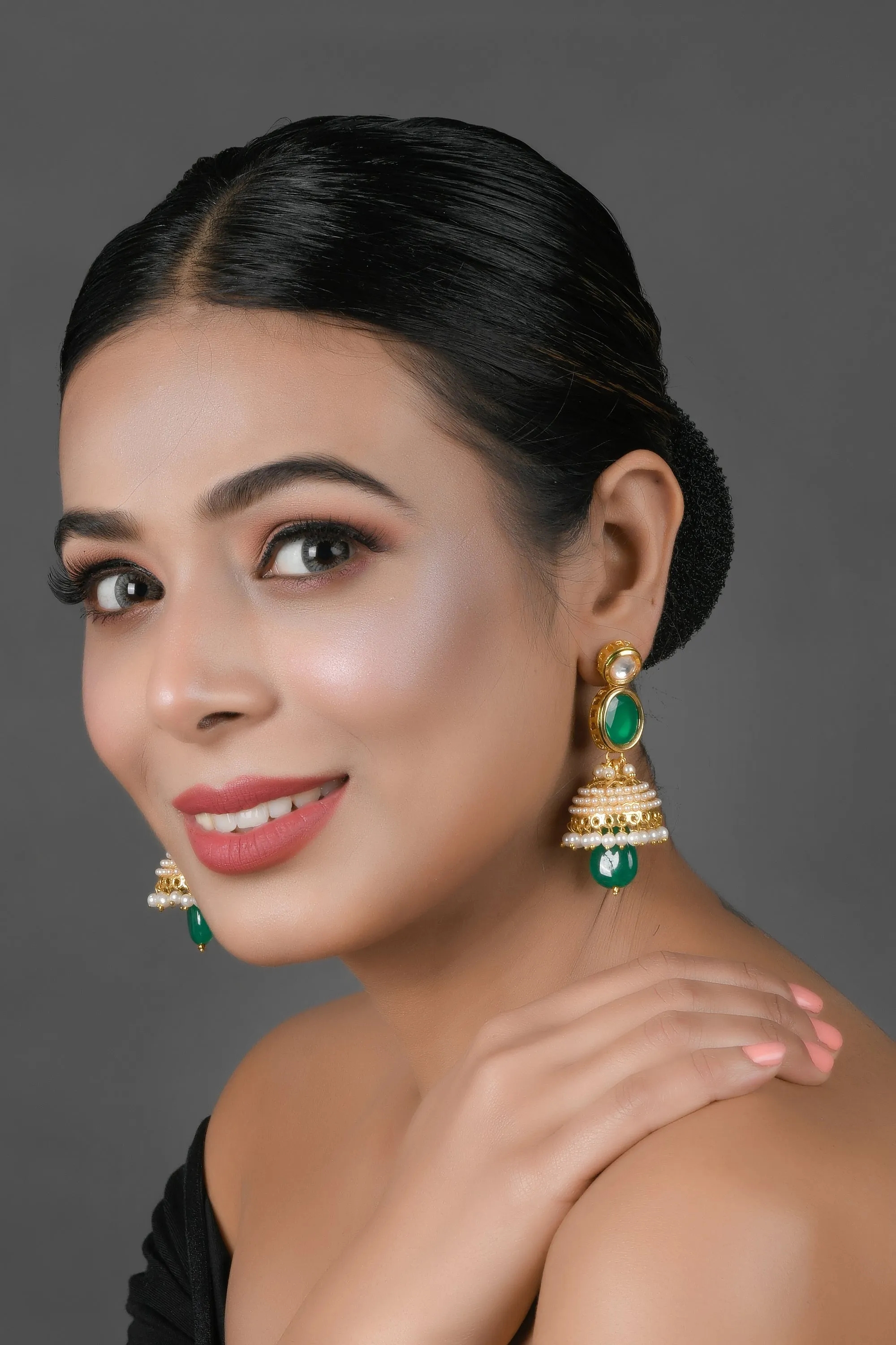 Pearl Beaded Green Circular Shaped Kundan Earrings