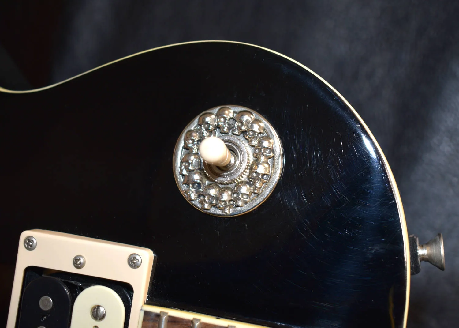 Skull Toggle Plate