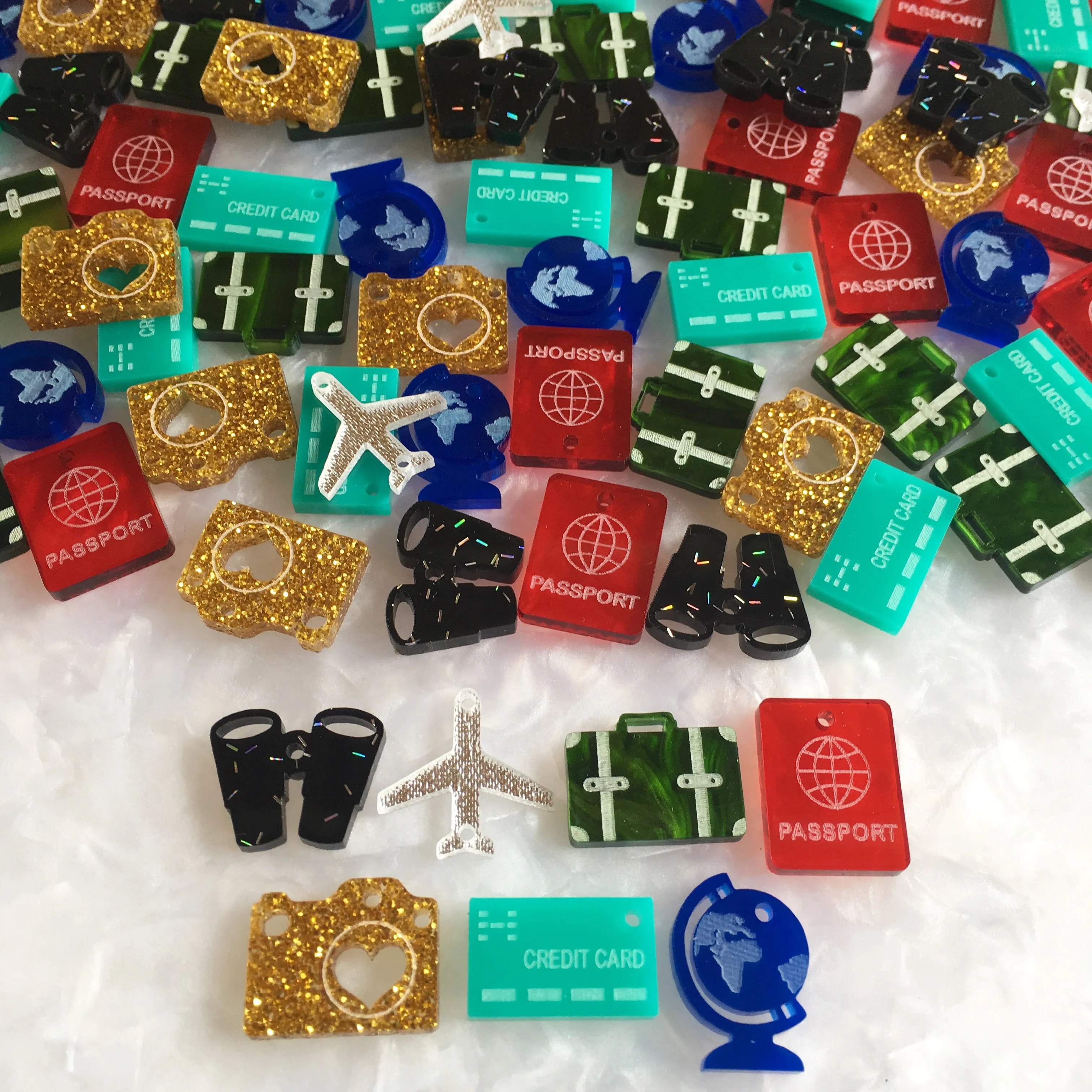 Traveler Charms / 14 Pieces, 20mm